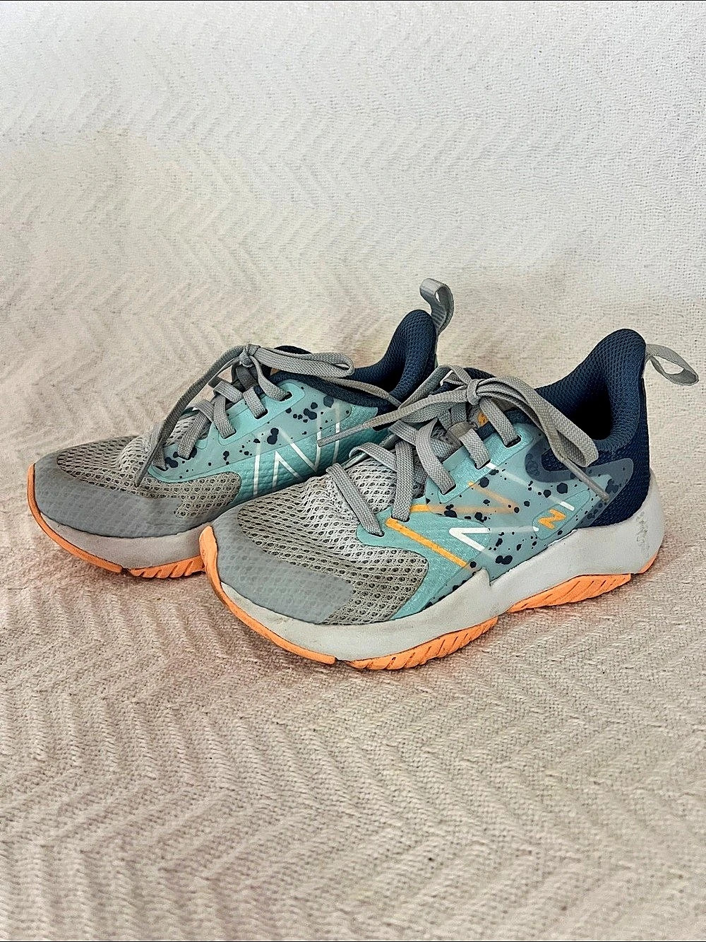 New Balance kids athletic shoe. Size 11
